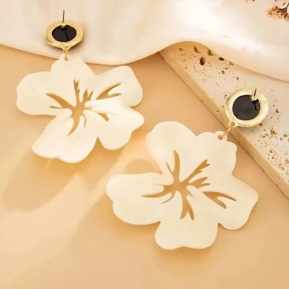 Zara Exaggerated Acrylic Flower Dangle Earrings - Picture 8 of 9